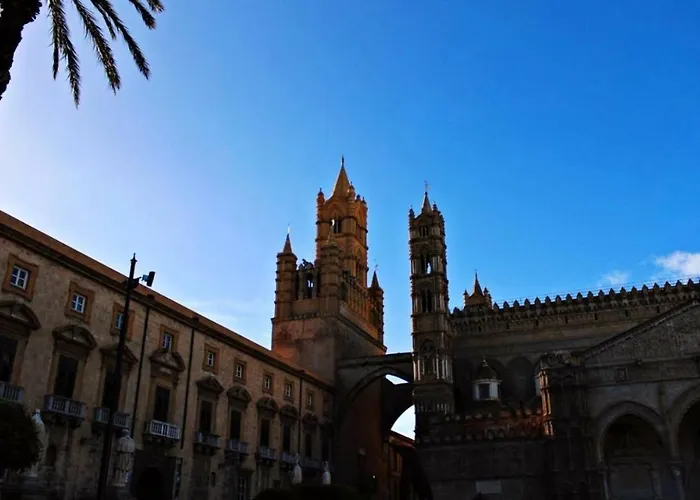 Dietro La Cattedrale